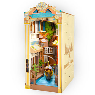 Rolife Romantic Venice TGB08 – DIY book‑nook med gylden gondol, italiensk arkitektur og varm LED‑belysning.