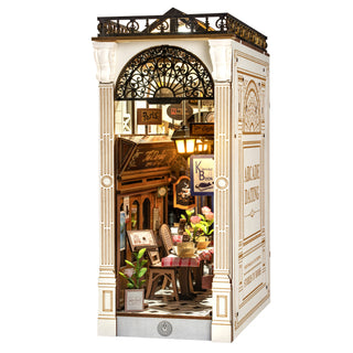 Rolife Arcade Dating TGB10 – parisisk DIY book nook med cafébord, boghandel og tre varme LED‑lamper.